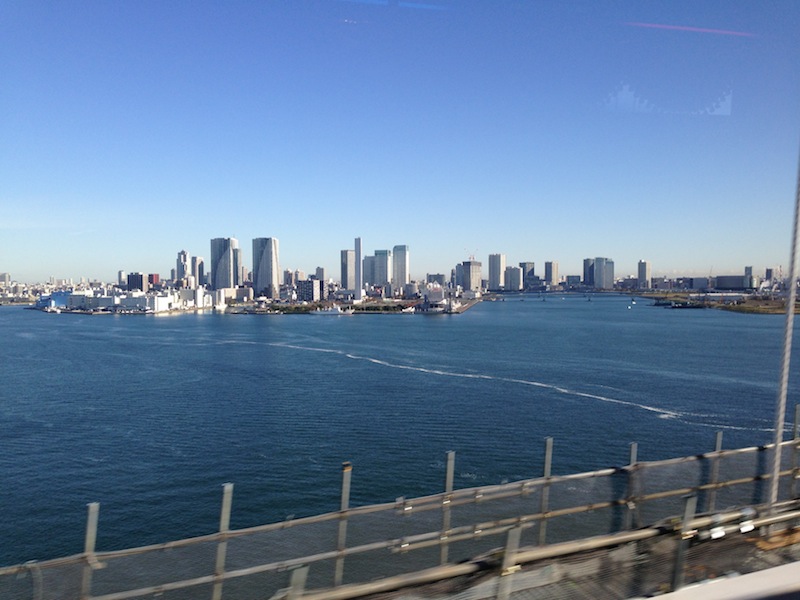 Skyline de Tokyo desde el Rainbow bridge