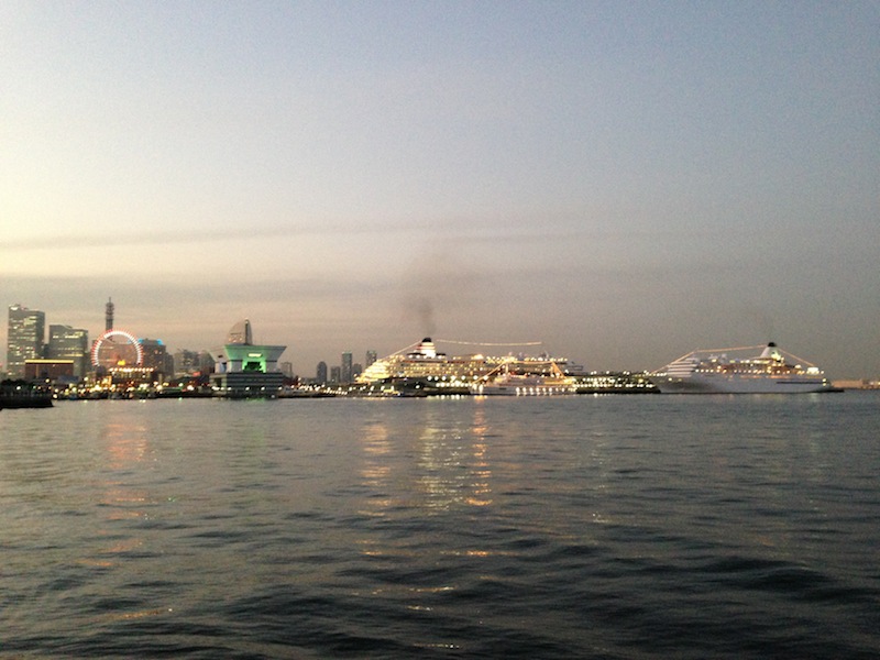 Puerto de Yokohama al atardecer