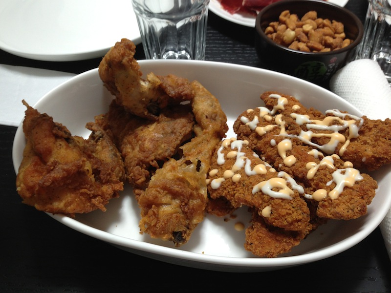 Pollo del Cubo de Nochebuena del KFC