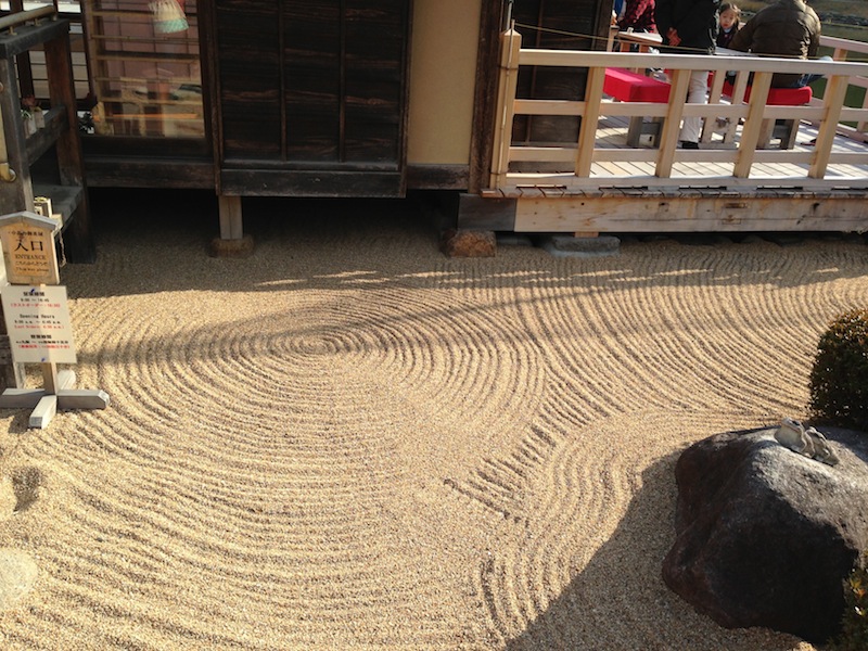 Jardín zen en la casa de té de los jardines de Hamarikyu