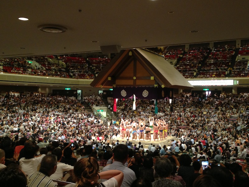 Presentación de los luchadores de Sumo
